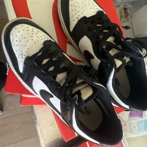 Nike Black and White dunk low Sneakers size 6 youth